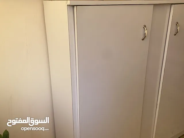 خزانه احذيه بحاله جيده جدا