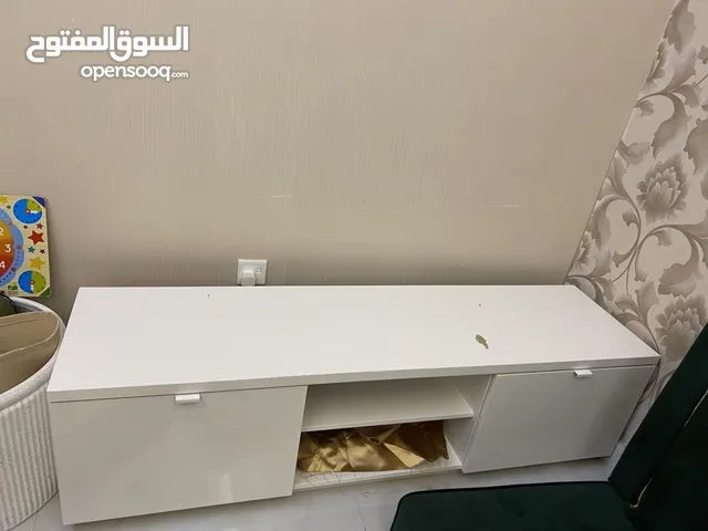 طاولة تلفزيون