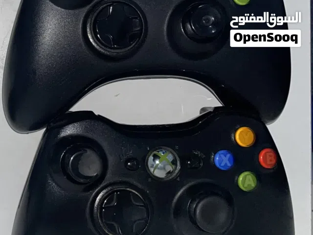 يدتين اكس بكس 360 اصليات ممتازات مع كل ايد بطارية و شاحن و للاعبين ال pc معهن ادابتر مايكروسوفت اصلي