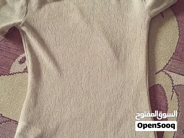 بلوزه لونها بيج وانيكو بتجنن