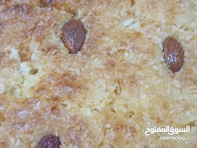 يوجد انواع المعجنات والكبب والكليجه والدولمه وكلشي متوفر يمي
