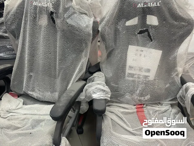 كراسى للمكاتب بها مساج جديده وطاوله اجتماعات كبيره