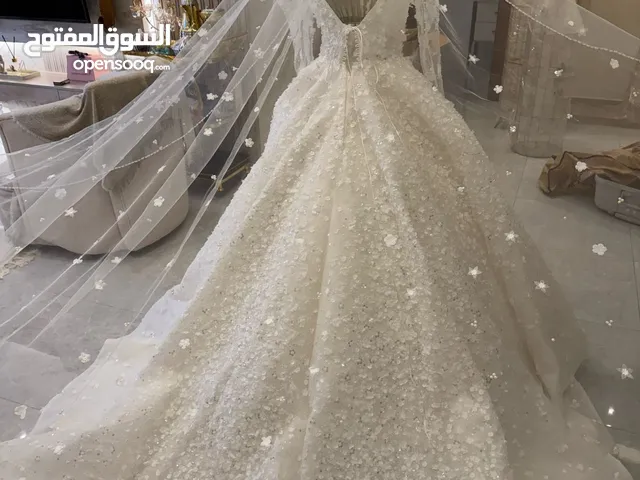 فستان عروسة للبيع