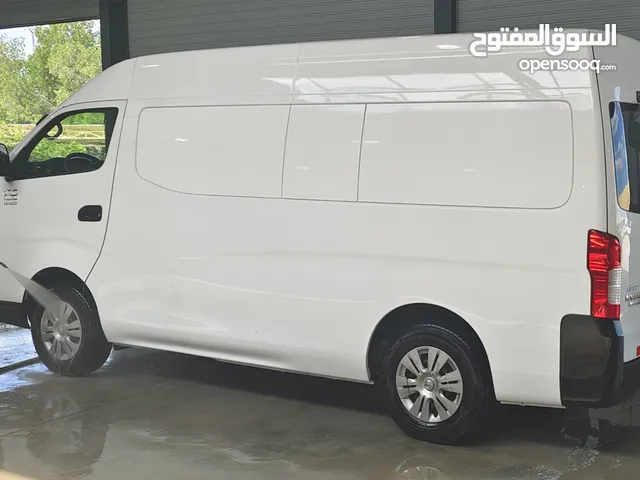 Nissan Van Box Urvan 2015 Urgent  sale
