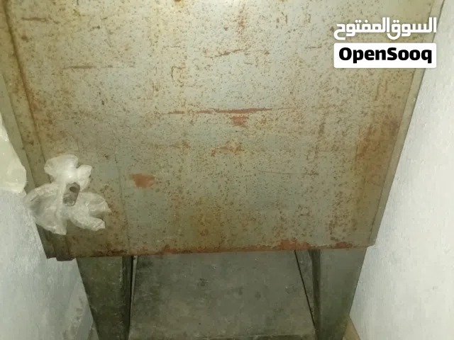 فرن عربي شغال ميه بالميه بس قديم شوي وعليه شويه صداء للبيع بسعر طرري