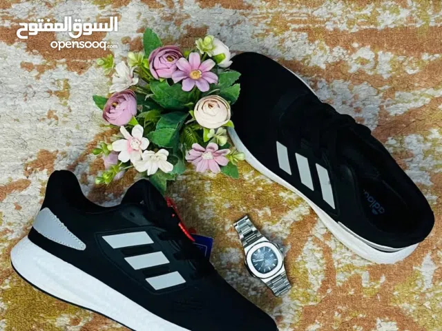 حذاء رياضي مريح بتصميم عصري  خفيف، أنيق، ويناسب كل الستايلات  سواء للرياضة أو للخروج اليومي السعر 95