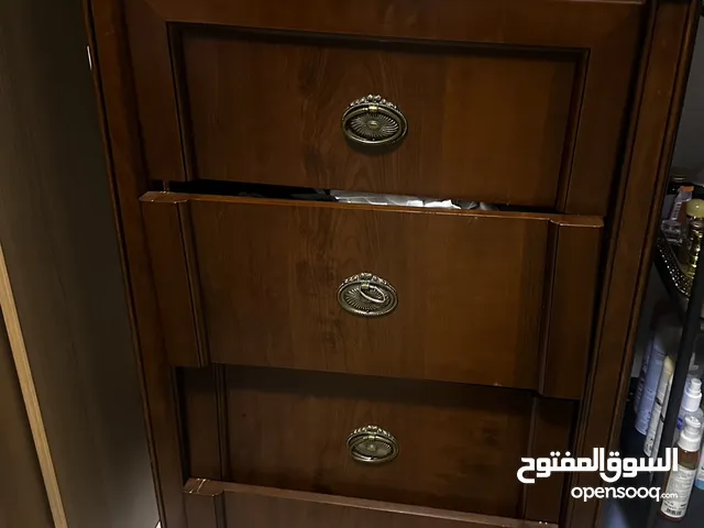 خزائن في حالة جيده جدا