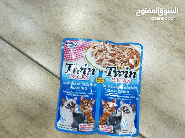 اكل قطط انابا الياباني ، غني بالبروتين ، واكل صحي خاصة فضل الصيف