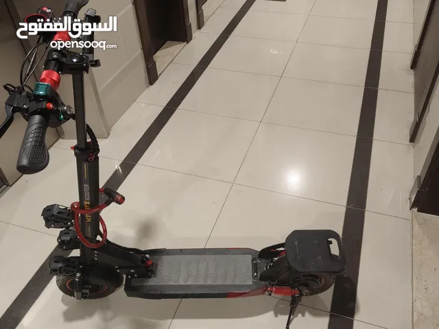 سكوتر معه ضمان 8 اشهر شبه جديد