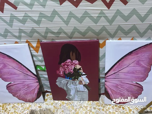 لوحات فنيه عدد 3 قياس 60*40 على شكل فراشه وبنت بسعر حدا مناسب
