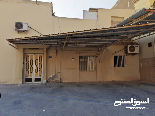 250 m2 More than 6 bedrooms Townhouse for Sale in Central Governorate Isa Town