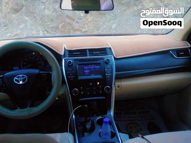 2015 تويوتا كامري LE