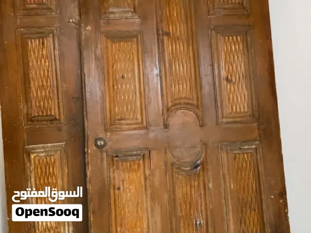 باب خارجي مستعمل