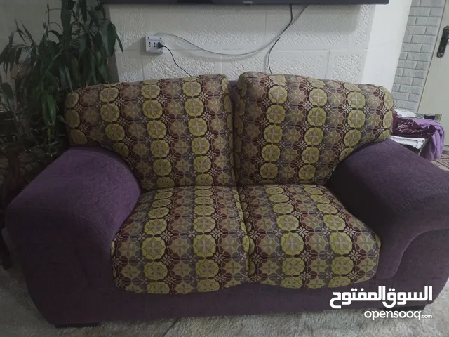 كنب خشب زان اصلي بدون خدش واحد استعمال جدا خفيف و السفنج بحالة الوكالة