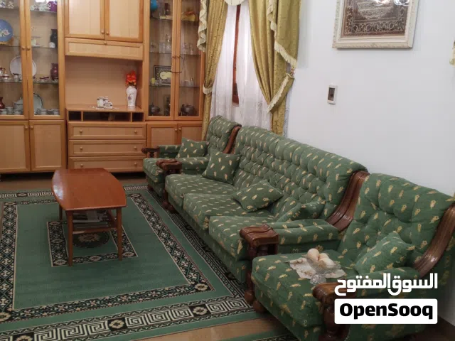 منزل من دورين وملحق/للبيع