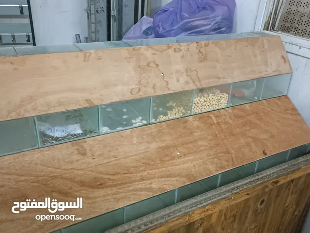 بيع استاد،محمص صغير ويوجد محمص كبير،مكتب كاشير للسوبر ماركت ويوجد رفوف مركبة وستاد خضار