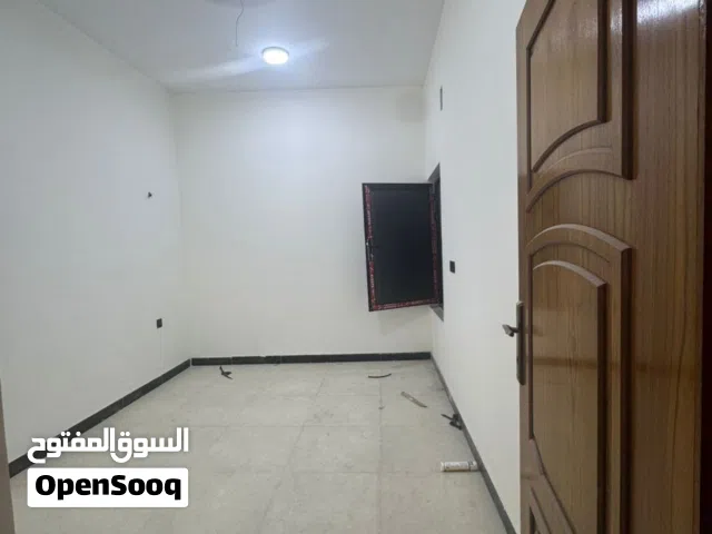 100 m2 2 Bedrooms Apartments for Rent in Basra Juninah