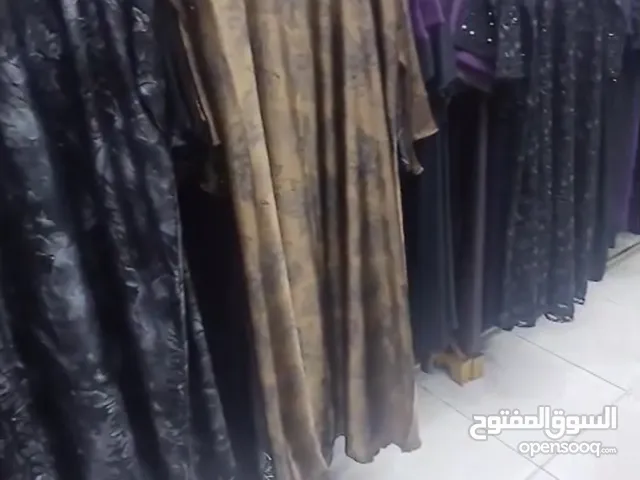 يوجد كميه كبيره م العبايات الجديده( تصفيه )البيع بالجمله الحبه ب خمسه ريال