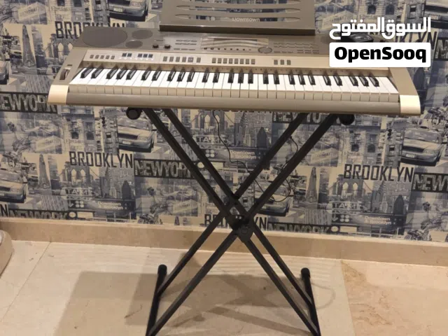 اورج شرقي مستعمل لون ذهبي مع الستاند الخاص فيه وحامل البنوته