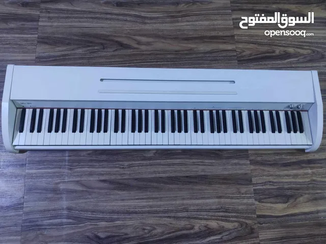 بيانو خشبي
