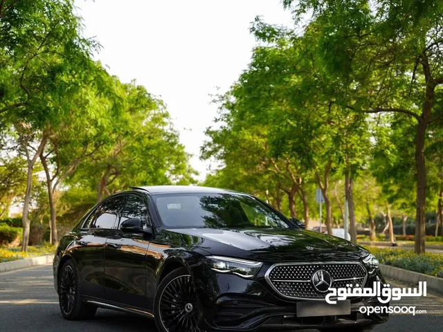 Sedan Mercedes Benz in Cairo