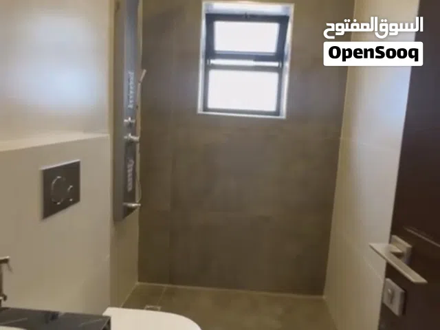شقه ارضيه في شارع المدينه المنوره