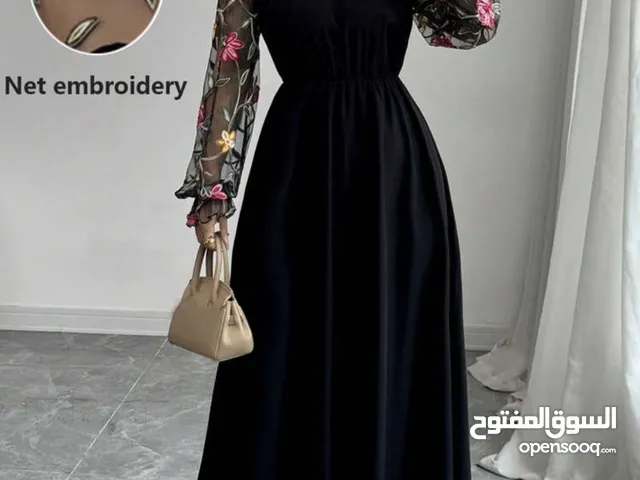 فستان اسود طويل باكمام
