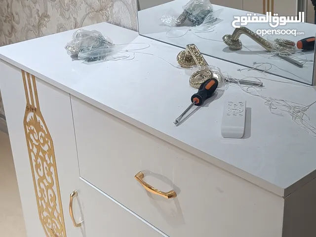 used bedroom set but The bedroom set looks like new. only 5 days used . price not fixed