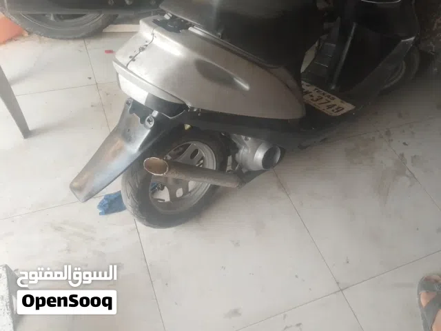 هوندا ديو 60 سيسي شغاله تعق 65 بس تحتاج مفتاح عادي يشتغل بدون مفتاح للبيع او للبدل موقع البريمي وصف!