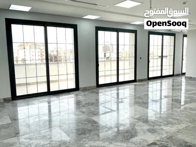 فرصة مميزة لليجار التجاري –  صالة تجارية للإيجار بموقع ممتاز على شارع إمحمدالمقريف