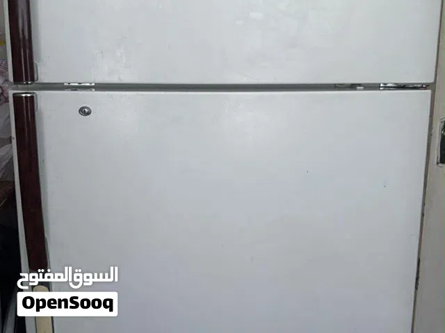 للبيع ثلاجة LG بحالة جيدة حجم كبير