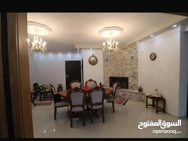 بيت مستفل في ابو اشخيدم مساحه طابقين مساحه اللبيناء 280متر الأرض 600متر