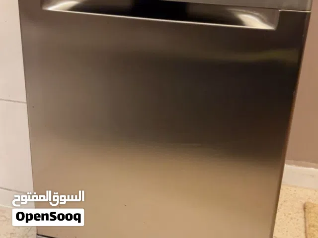 جلاية صحون ارستون 14 طقم 3 مرشات 8 برامج بحالة جيدة شغالة بشكل ممتاز