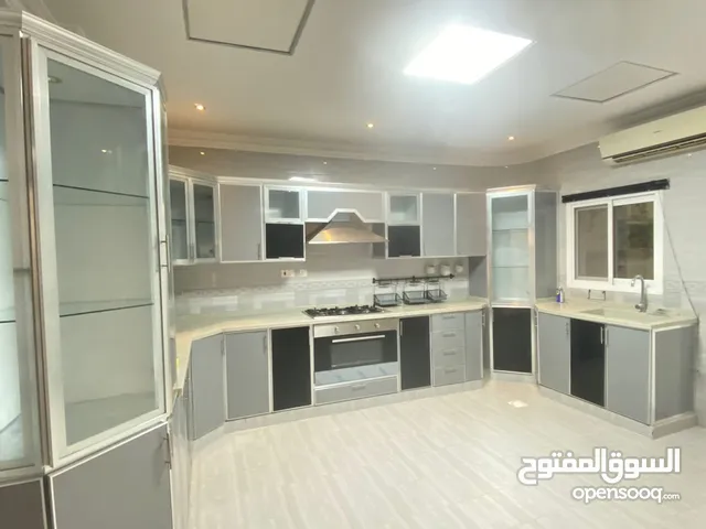 400 m2 5 Bedrooms Villa for Rent in Muscat Al Khuwair