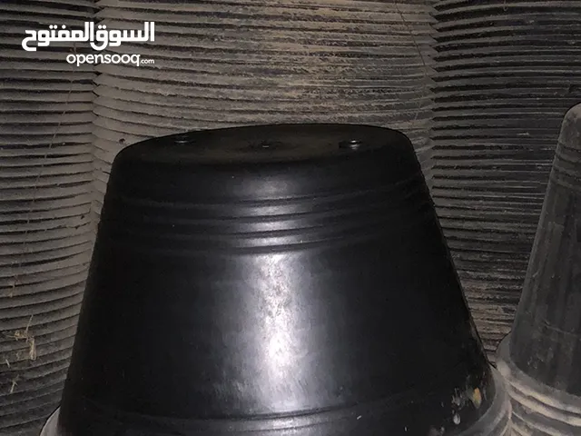 يوجد لدى اسطول بلاستك كامل بِـ اليد