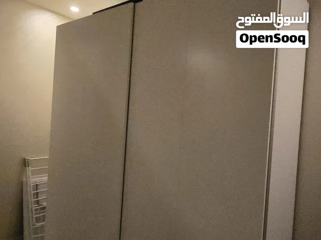 نجار مصري في جدة لفك وتركيب وصيانه ونقل غرف النوم والستاير
