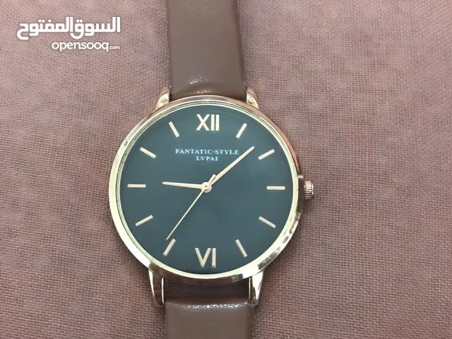ساعة نسائية راقية  الحالة : استعمال خفيف جدا  تحتاج الى تغيير بطارية فقط