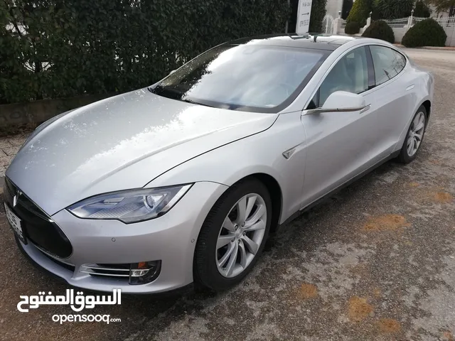 Tesla Model S 2015 in Amman