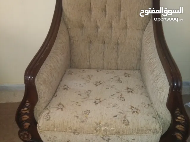 طقم كنب لون بيج خشي ثقيل حفر