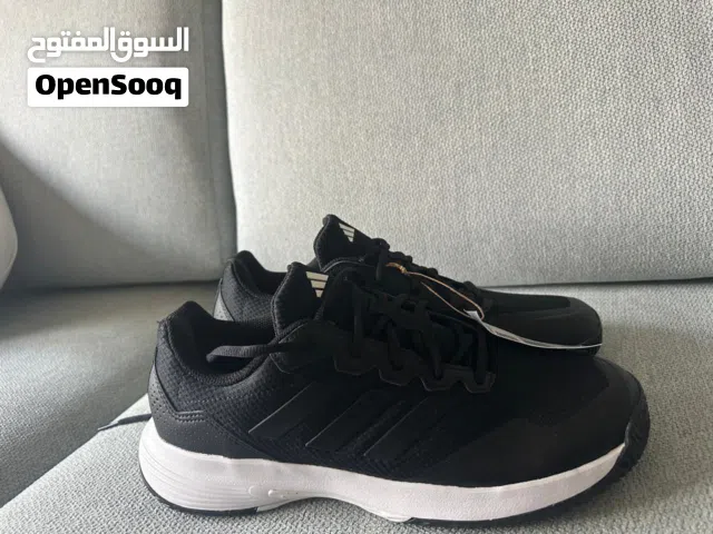 حذاء تنس ارضي جديد اديداس قياس 43