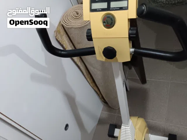 دراجة رياضية للبيع أصلية ماركة عالية جدا كما هو موضح بالصور