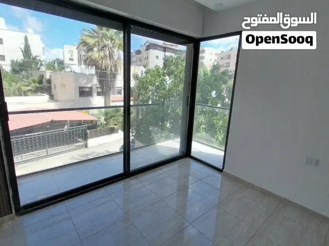 شقة جديدة لم تسكن للايجار طابق اول  تشطيب سوبر ديلوكس