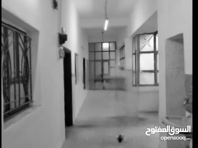 195 m2 5 Bedrooms Townhouse for Sale in Zarqa Hay Al Hussain