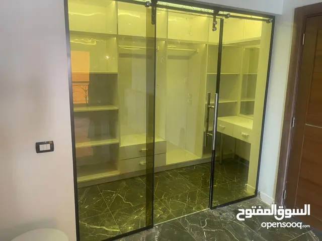 الدريسينج رووم المودرن ب خصومات خاصة جداً الأكريليك او الكلادينج او الزجاجى المفتوح او المغلق