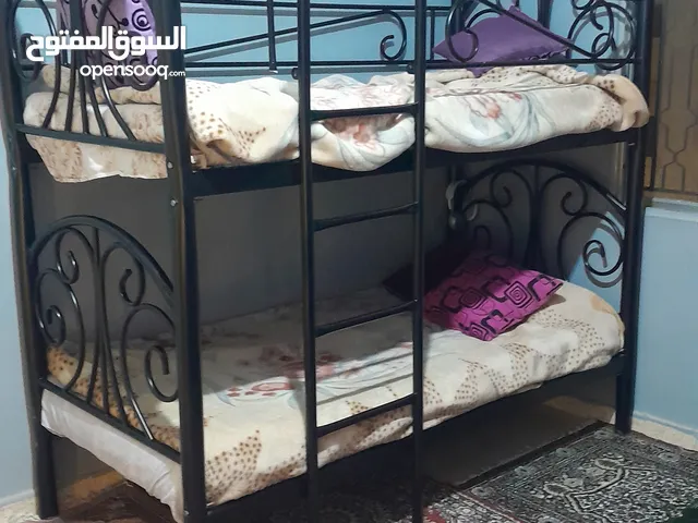 تخت حديد طابقين . مع حماية . حديد خميل