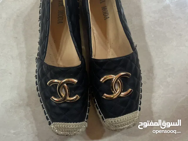 حذاء شانيل أنيق