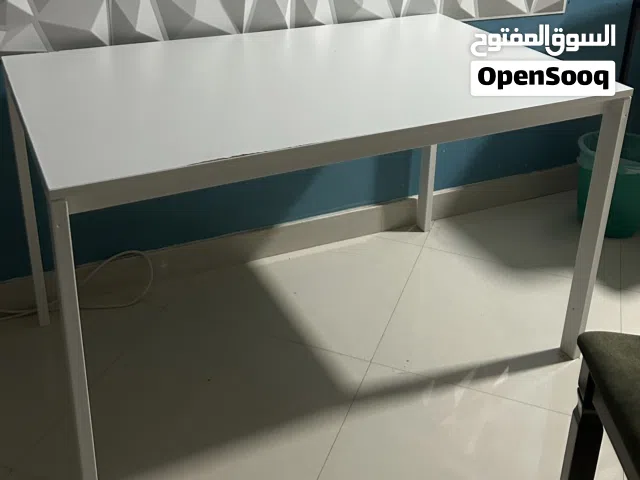 طاولة للبيع بحالة ممتازة