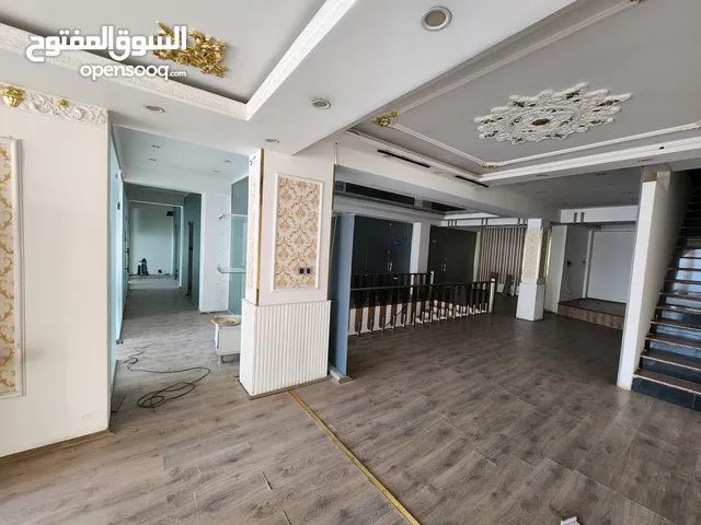 بناية مكونة من طابق ونصف السيدية شارع التجاري للايجار الطابق الاول مقطع الى وحدات تصلح مركز طبي