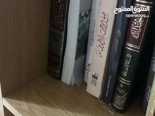 مكتبة سعرها 20 لاتيه ومغلفة فورومايكا