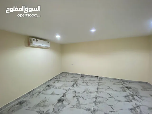 للبيع بيت شعبي مقسم مع مدخول جيد جدا